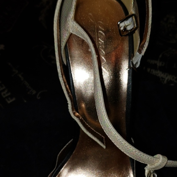 Shoes - Picture 5 of 8